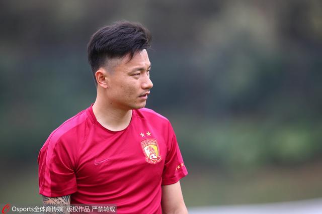 暴露超短裙乳蒂环捆绑调教